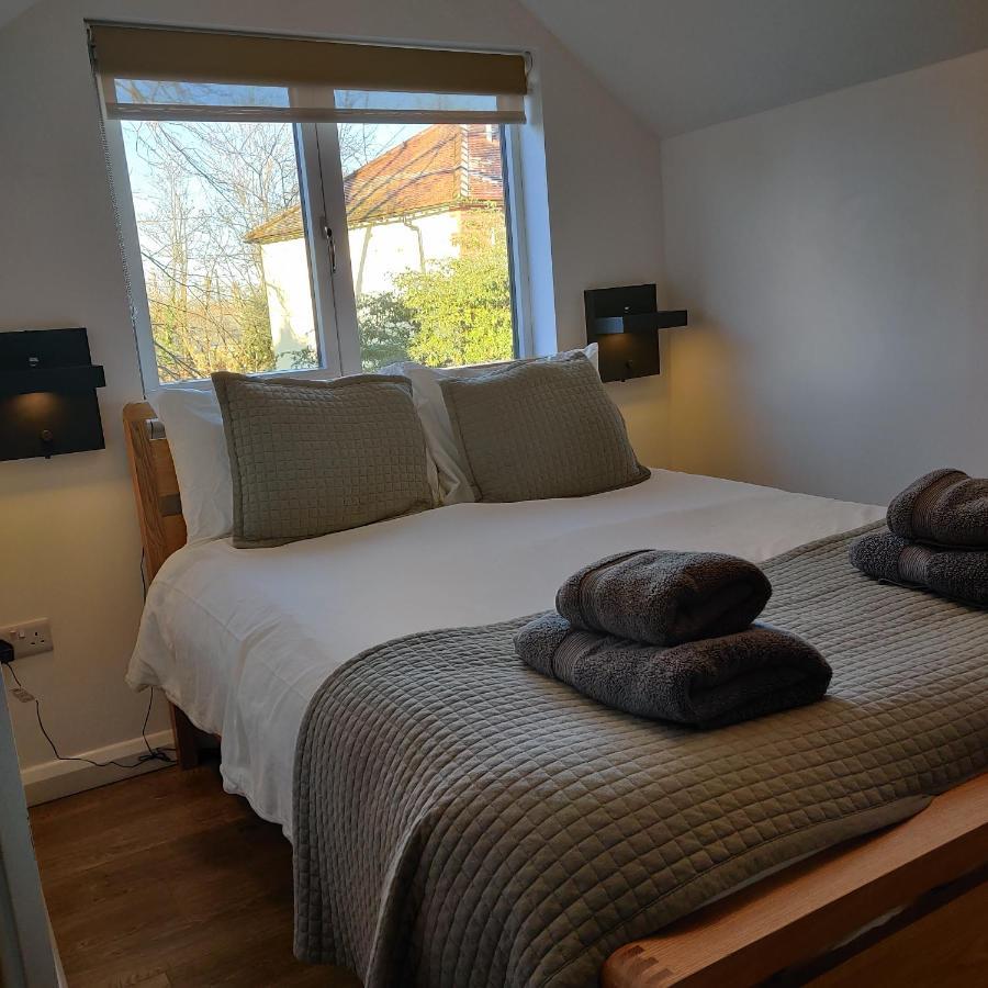 Delightful & Picturesque Modern Detached Apartment, Next To Chester Zoo, Near Park And Ride To City Centre Eksteriør billede