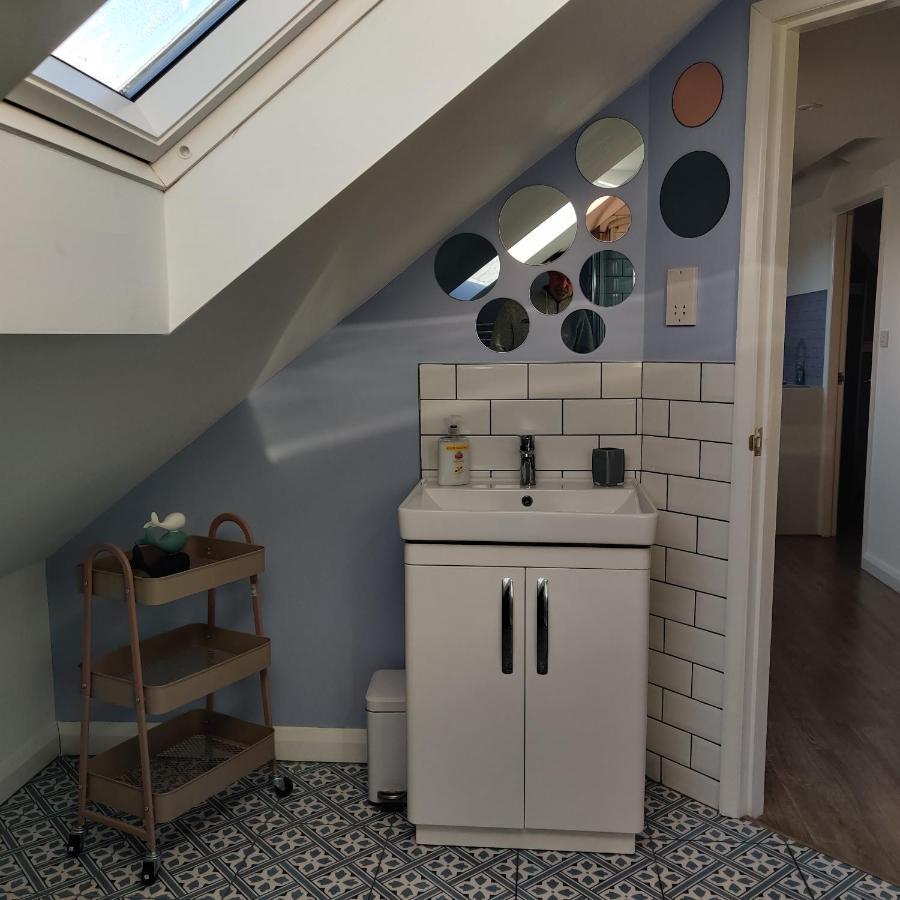 Delightful & Picturesque Modern Detached Apartment, Next To Chester Zoo, Near Park And Ride To City Centre Eksteriør billede