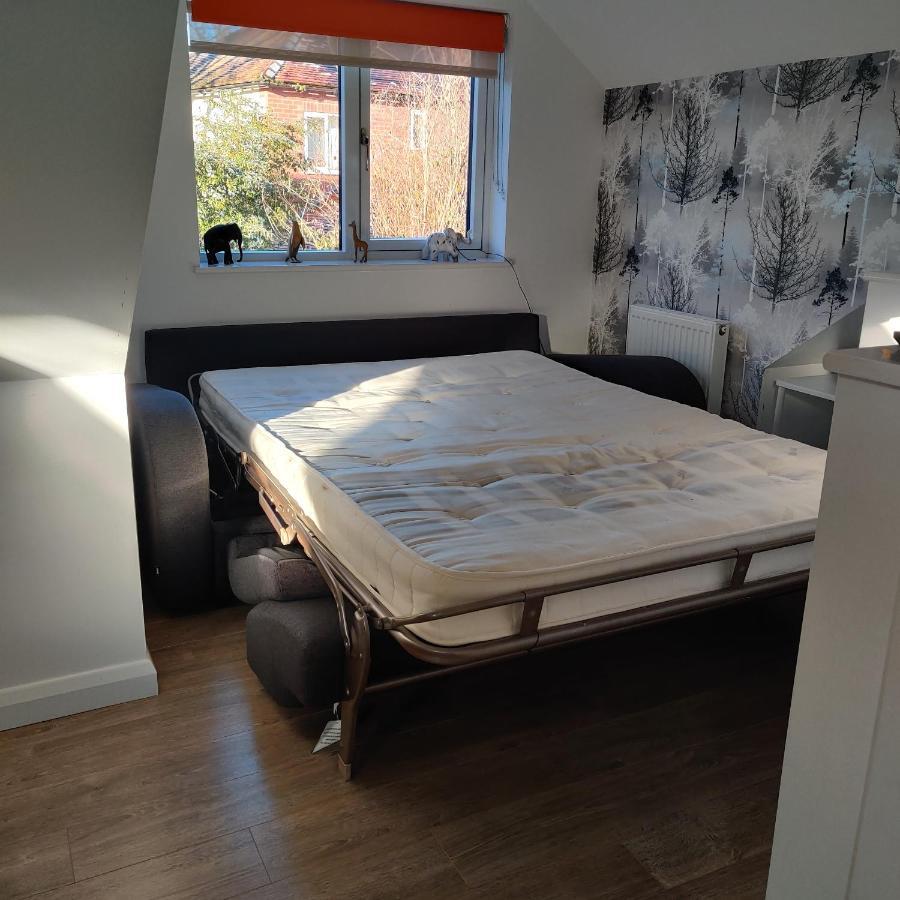 Delightful & Picturesque Modern Detached Apartment, Next To Chester Zoo, Near Park And Ride To City Centre Eksteriør billede