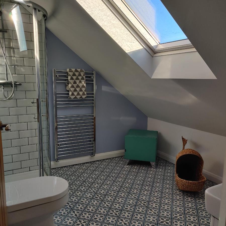 Delightful & Picturesque Modern Detached Apartment, Next To Chester Zoo, Near Park And Ride To City Centre Eksteriør billede