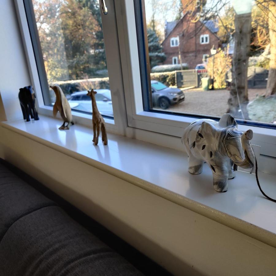 Delightful & Picturesque Modern Detached Apartment, Next To Chester Zoo, Near Park And Ride To City Centre Eksteriør billede