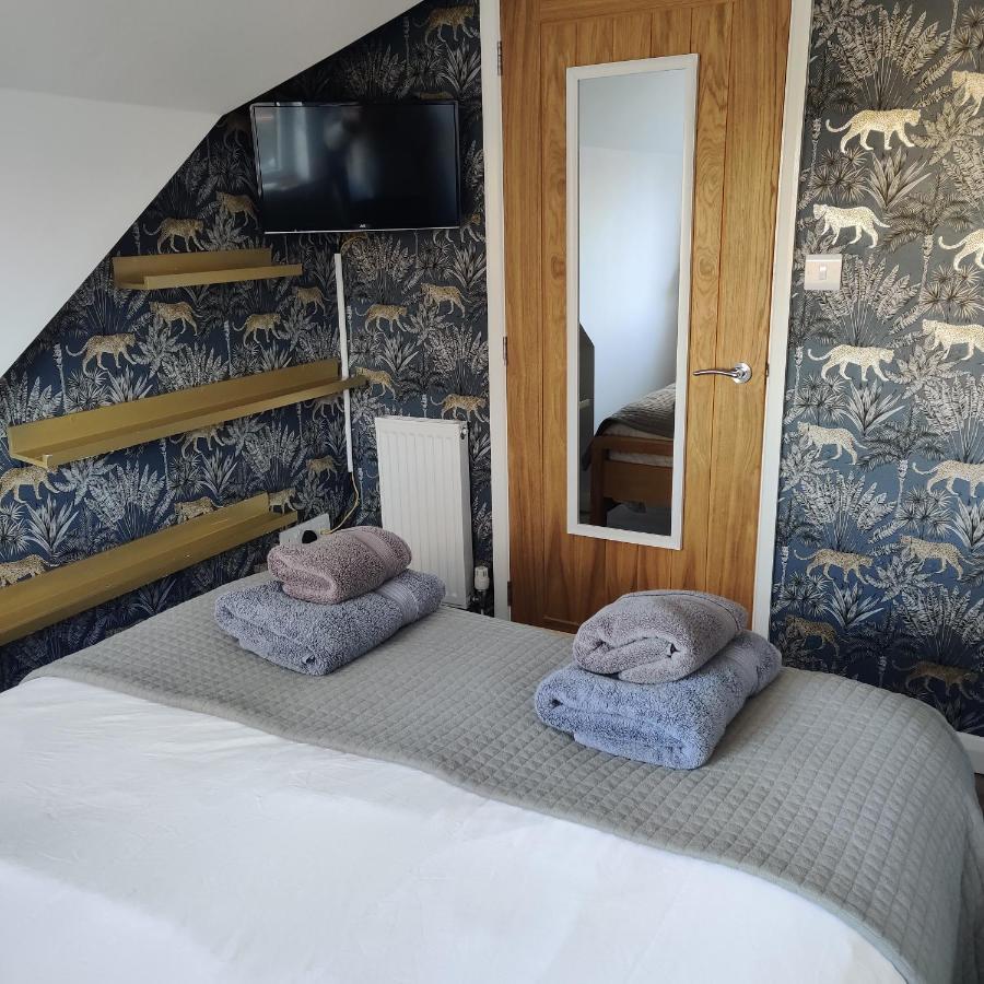 Delightful & Picturesque Modern Detached Apartment, Next To Chester Zoo, Near Park And Ride To City Centre Eksteriør billede