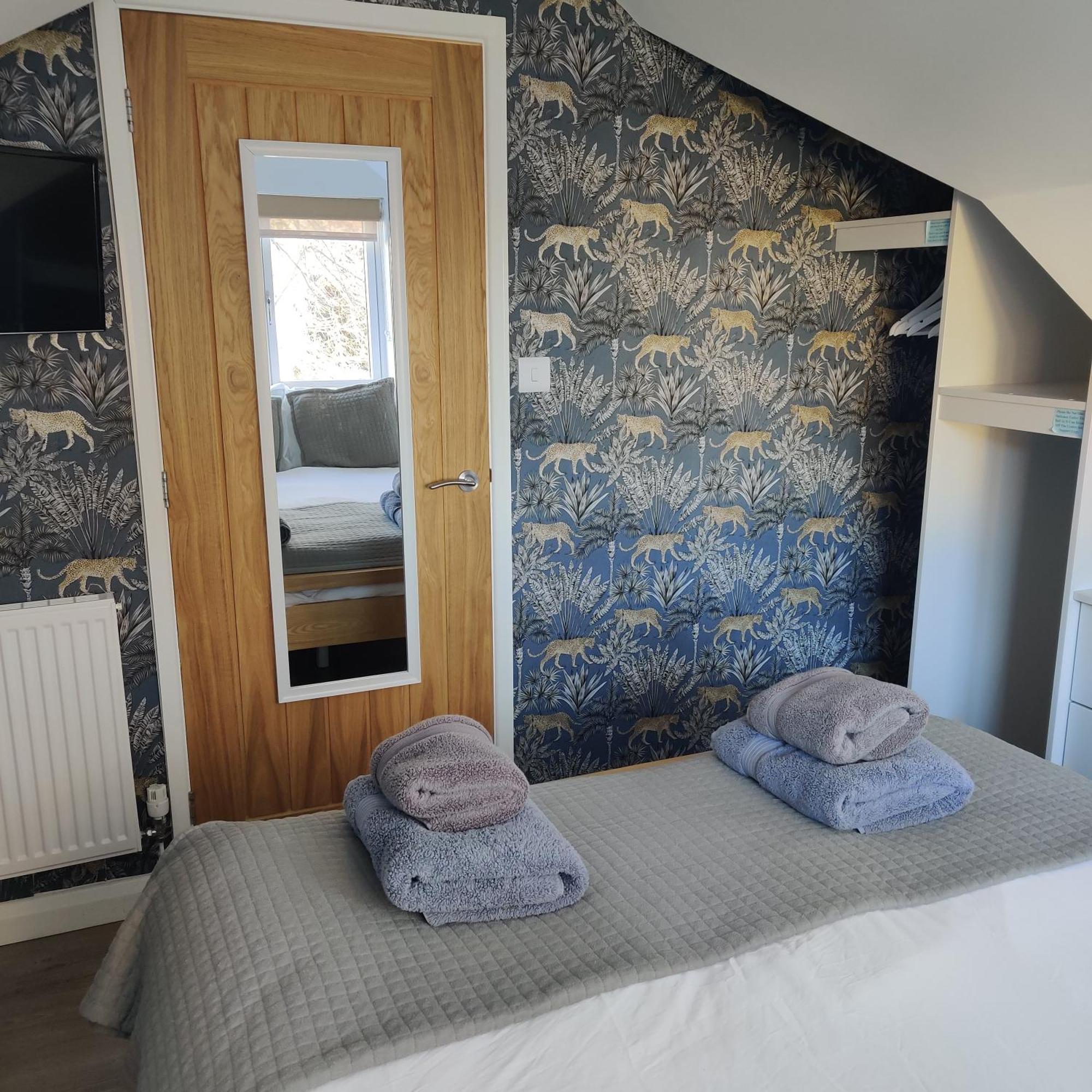 Delightful & Picturesque Modern Detached Apartment, Next To Chester Zoo, Near Park And Ride To City Centre Eksteriør billede
